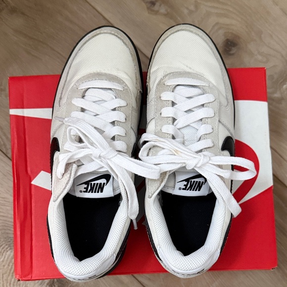 Nike Dunks Boys White and Tan perfect condition - Picture 3 of 7